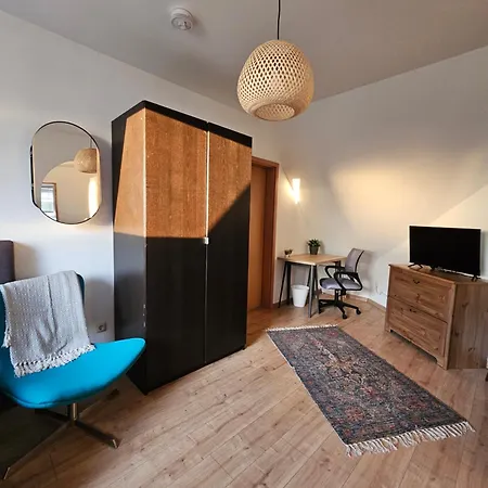 Ideal Fuer Monteure Mit 3 Schlafzimmer Fuer Bis Zu 6 Personen Mit Kueche, Waschmaschine, Bad, Wifi, Flat Tv Usw *