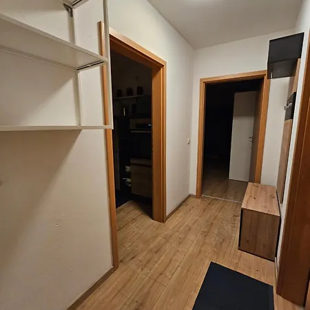 Ideal Fuer Monteure Mit 3 Schlafzimmer Fuer Bis Zu 6 Personen Mit Kueche, Waschmaschine, Bad, Wifi, Flat Tv Usw * Delitzsch