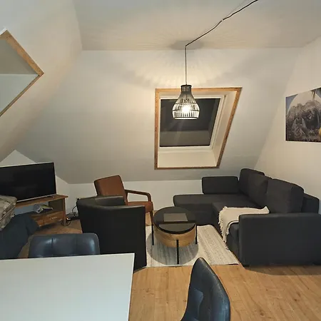 Ideal Fuer Monteure Mit 3 Schlafzimmer Fuer Bis Zu 6 Personen Mit Kueche, Waschmaschine, Bad, Wifi, Flat Tv Usw Apartment Delitzsch