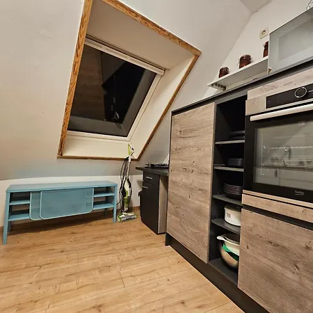 Ideal Fuer Monteure Mit 3 Schlafzimmer Fuer Bis Zu 6 Personen Mit Kueche, Waschmaschine, Bad, Wifi, Flat Tv Usw